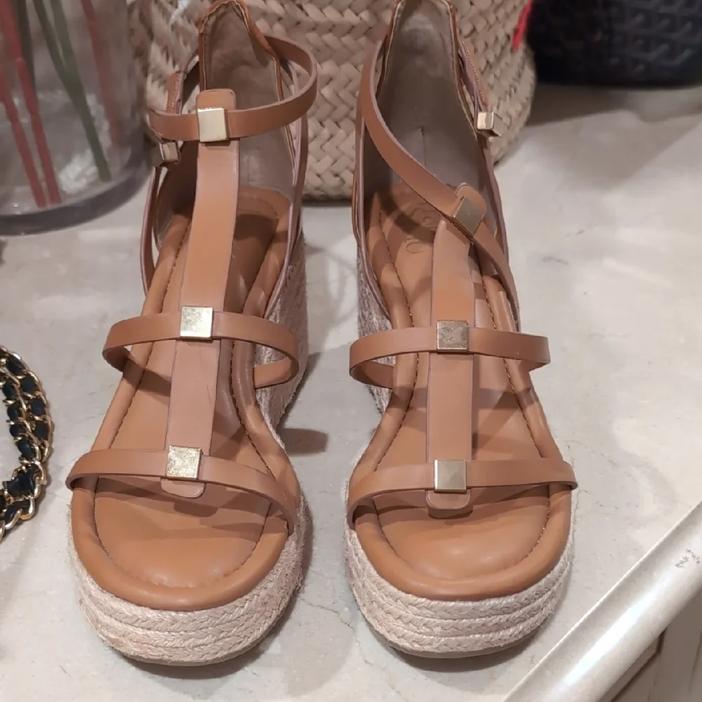 Women's Tan Wedge Sandals - Picture 3 of 6